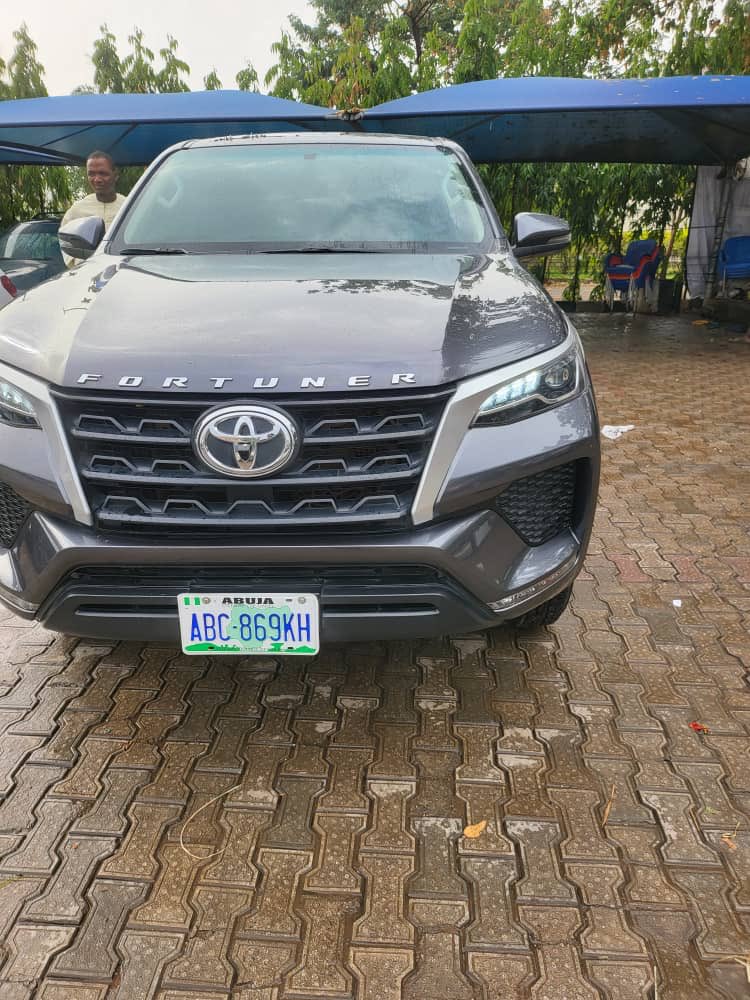 imbuhari1's tweet photo. Clean Used Toyota Fortuner
(Bought Brand New)
With Original Custom Duty 
Going for N32m

Location Kano
08036737240

Please like and retweet 
⁦@Dauda__Ad⁩ ⁦@KajuruMotors⁩ ⁦@Carsnationn⁩ ⁦@OJs_exoticcars⁩ ⁦@BauchiCarzNG⁩ ⁦@Arewa_Business_⁩ ⁦ https://t.co/GKTLD6zomj