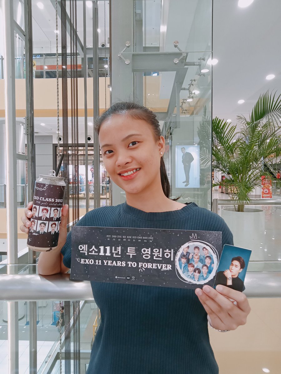 hasmeng_'s tweet photo. Thank you so much, @WouldULikeph @exovento408 for organizing a fan sleeve event for EXO's 11th Anniversary! So thankful for this po! 

Congratulations for your 11th year, my EXO! 🤍❤️ @weareoneEXO @layzhang @B_hundred_Hyun 

#ADecadeAndOneWithEXO ✨ https://t.co/CYOcz76uL1