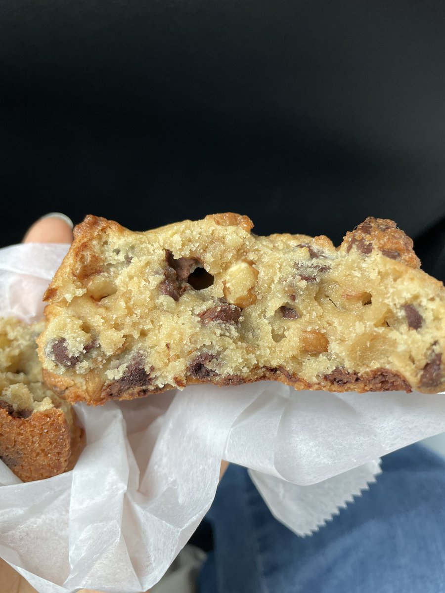 CFoodwaves's tweet photo. Chunky and delicious cookies from Levain bakery in Chicago! 
Definitely will visit again whenever I’m near!
•
•
•
•
•
#cookies #chocolatechip #walnut #peanutbuttercookies #bakery #levainbakery #levain #chicago #dessert #food #sweettooth #foodphotography #foodie #foodblogger https://t.co/XkrHX6Njv2