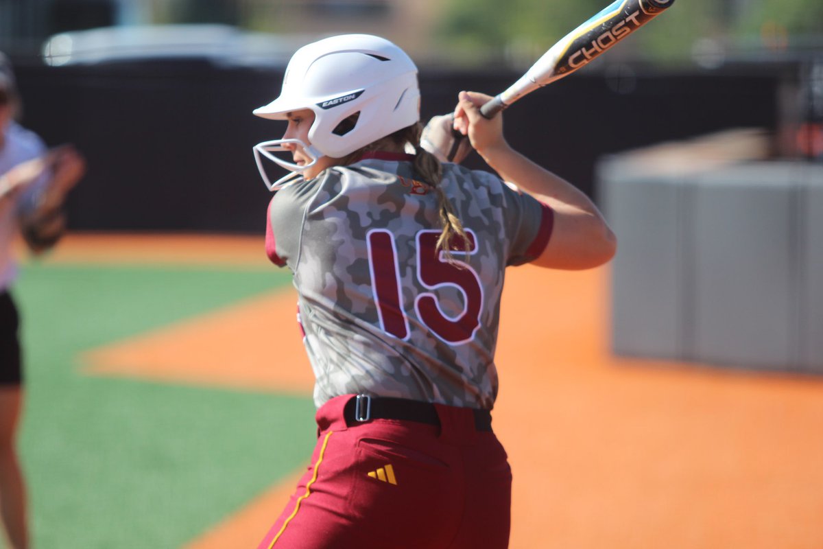 ULM_Softball's tweet photo. BLASTOFF🚀 @kennedygracejo 

KJ hits a 2 run bomb to take the lead https://t.co/lly6Nkbefy