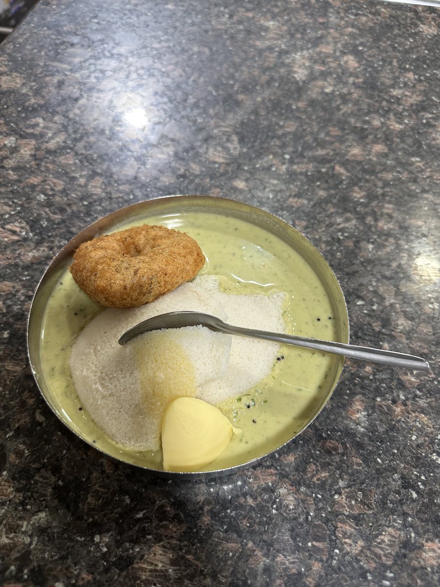 dp_satish's tweet photo. 90% get Idli right, only 1% get Chutney right. If you don’t know, how to crack Chutney technology, your product will always be a failure. #Bengaluru https://t.co/U5xOMlCvX7