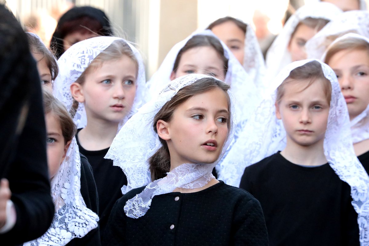 MairiePerpignan's tweet image. ♥️🖤 ♥️🖤 Première série de notre retour en images de la traditionnelle procession de la Sanch qui avait lieu hier dans les rues de Perpignan.

#Sanch #Traditions #Perpignan #AvantPâques