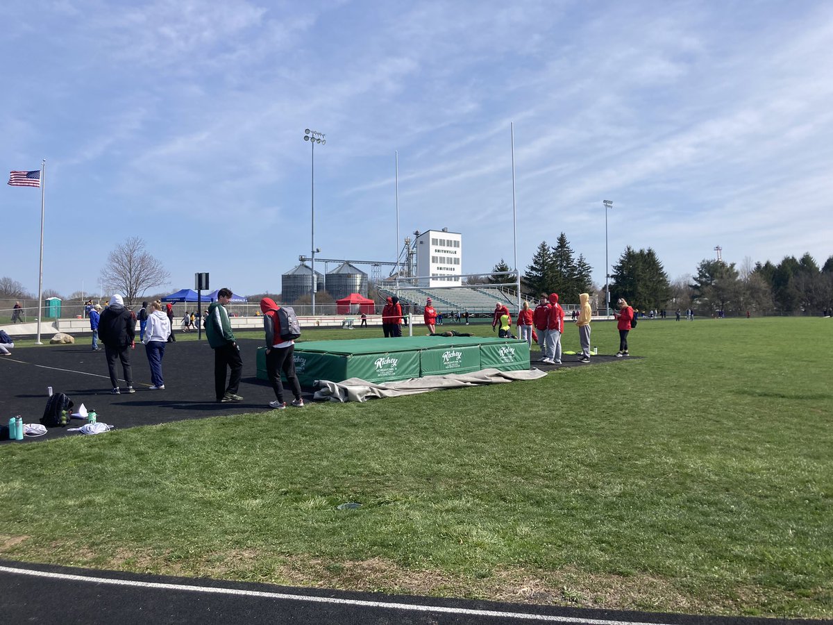SHSTracknField's tweet photo. A beautiful day for the 67th McCay Relays! Let’s go Smithies 💚 https://t.co/YrItznaED3