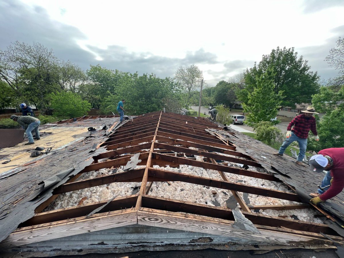 TheRoyerCo's tweet photo. It’s a beautiful spring morning in Texas. The roof is off and the remodel has begun! #Historic #Granbury #OffTheSquare 🇨🇱 https://t.co/cPkZqLUY8a