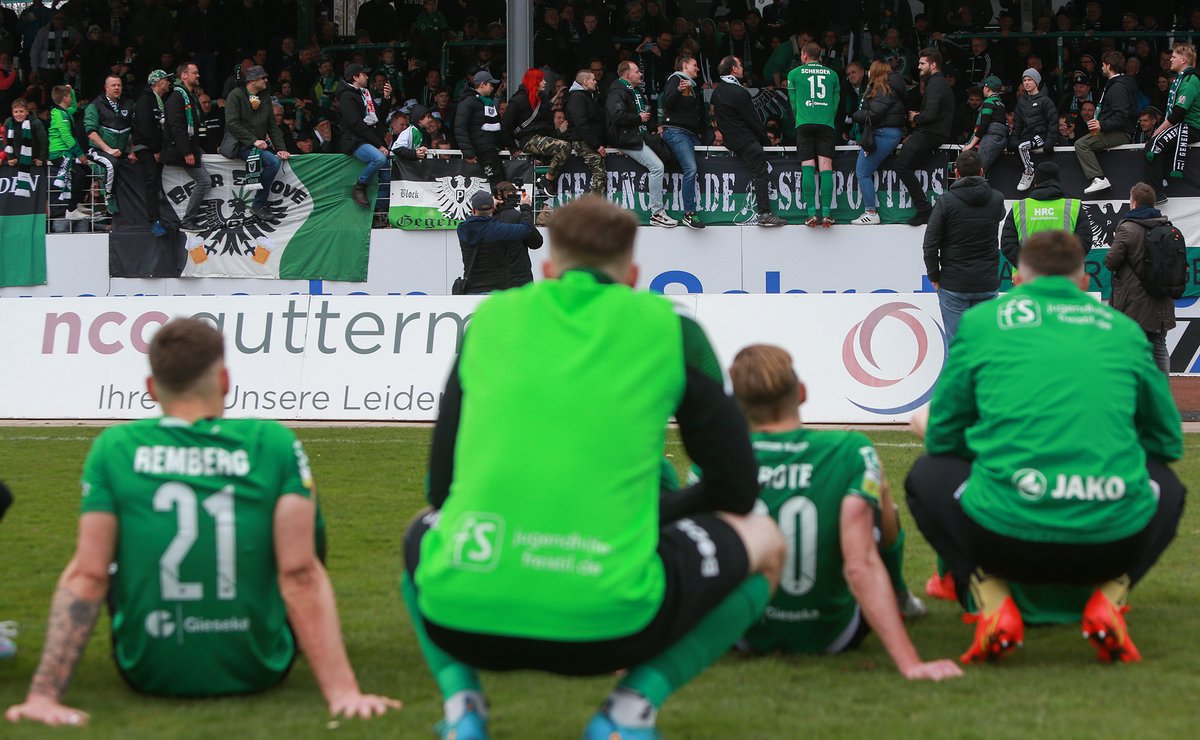 Preussen06's tweet photo. 📄 Bildergalerie, Spielbericht & #nullsechsTV - Alles zum 2:0-Heimsieg gegen RW Oberhausen findet ihr jetzt auf unserer Homepage ⚫⚪💚 #SCPRWO #scp06
___
https://t.co/MqeR0S6KiP https://t.co/VF6LPpIo9K