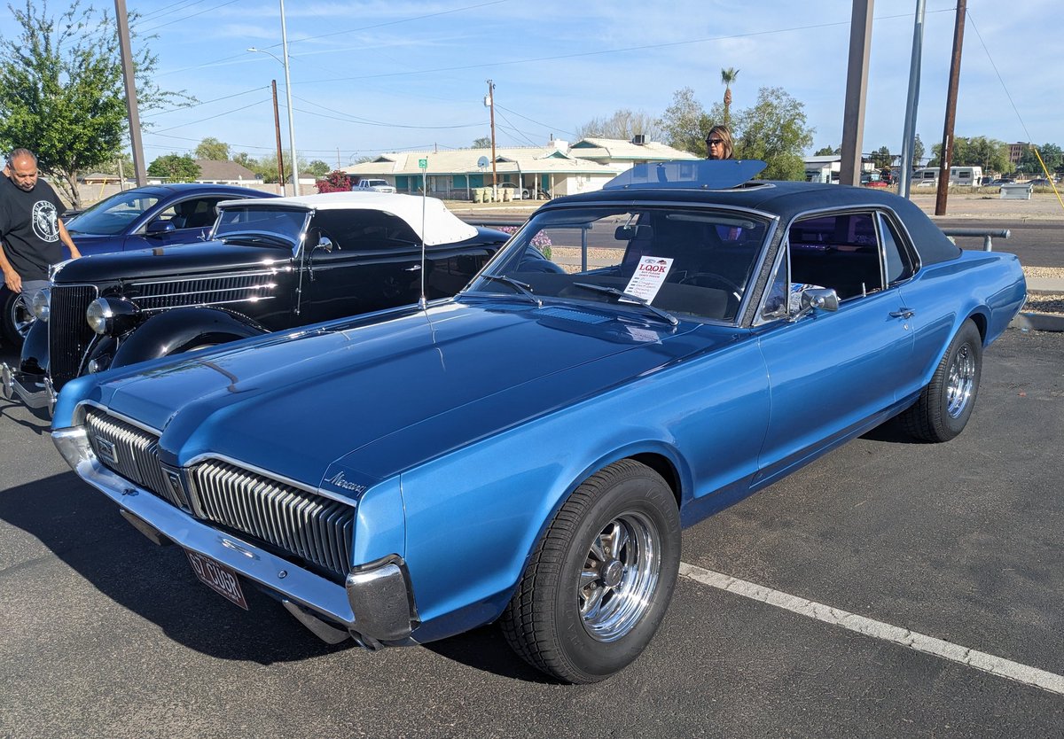 danjmcs's tweet photo. All set at the car show at Sanderson Ford. I thought I'd be early coming at 8 and it not starting until 9, but the place is already almost packed! #67CUGR https://t.co/rnx2HGZWbY