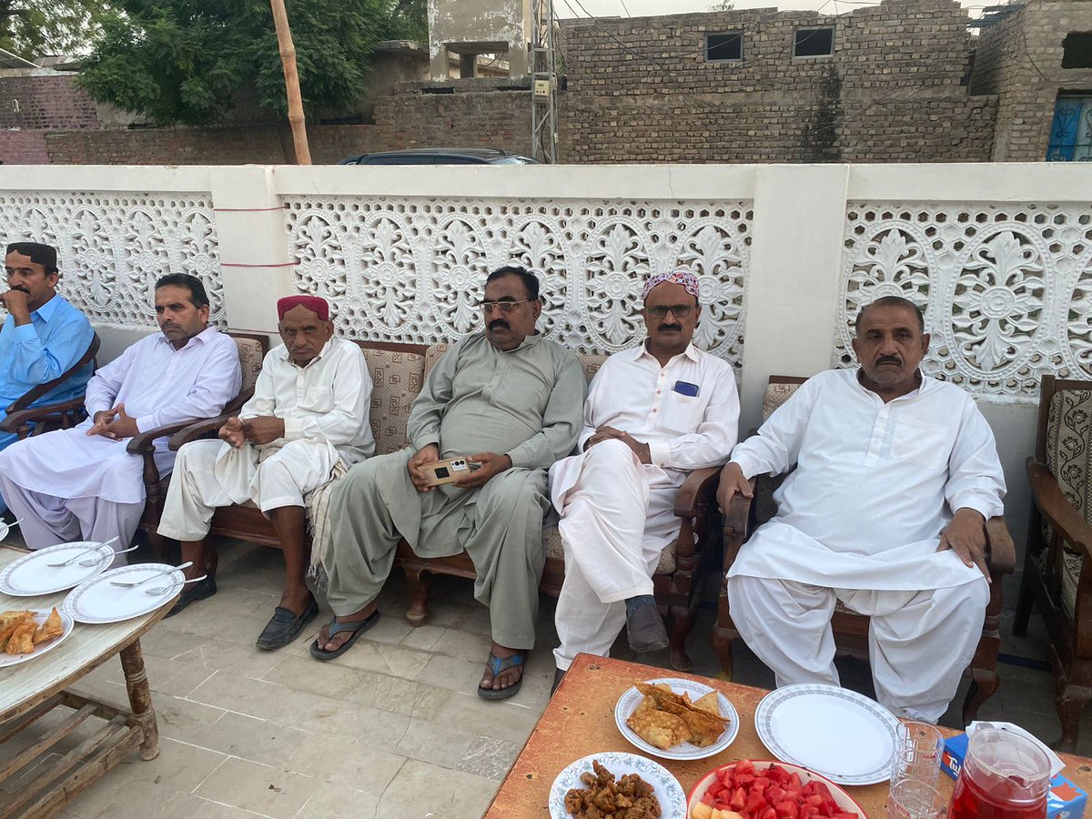 ZounrAsad's tweet photo. #UpdatePs63 
رہنما پی پی پی @rawalsharjeel کے اعزاز میں حاجی غلام علی گوپانگ، ساون خان گوپانگ، حاجی شاہد گوپانگ کی جانب سے افطار ڈنر کی تقریب، 
تقریب مختلف یوسیز کے چیرمینز اورعلاقائی  معززین نے شرکت کی،
@BBhuttoZardari
@AseefaBZ
@sharjeelinam
@MediaCellPPP
@JunaidSaleemJD https://t.co/t54WKgYvbp
