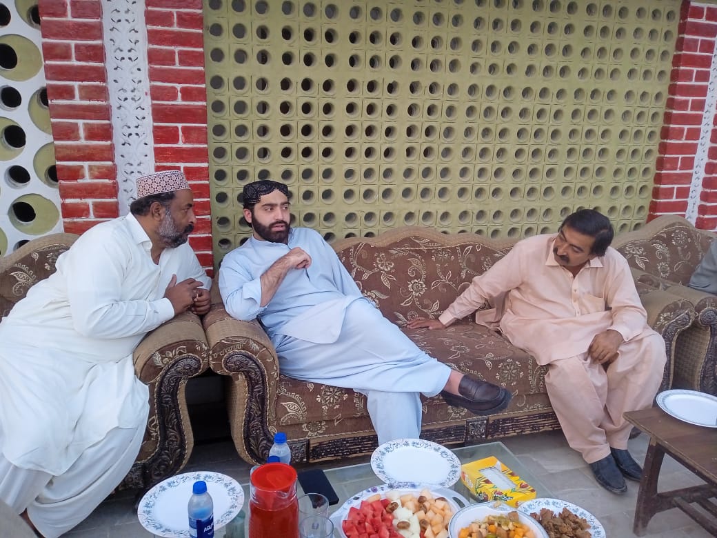 ZounrAsad's tweet photo. #UpdatePs63 
رہنما پی پی پی @rawalsharjeel کے اعزاز میں حاجی غلام علی گوپانگ، ساون خان گوپانگ، حاجی شاہد گوپانگ کی جانب سے افطار ڈنر کی تقریب، 
تقریب مختلف یوسیز کے چیرمینز اورعلاقائی  معززین نے شرکت کی،
@BBhuttoZardari
@AseefaBZ
@sharjeelinam
@MediaCellPPP
@JunaidSaleemJD https://t.co/t54WKgYvbp