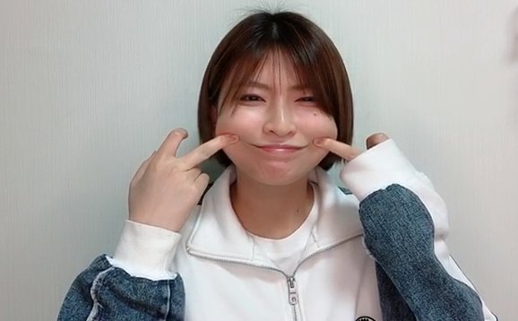 Shi07543403's tweet photo. 今夜の配信は
「不易流行」について。
結局、もとのままが一番ってことも世の中にはたくさん。。
ちなみに、
ちゃんと口角上がっていたよ🤭💗
#おやすみむらー
#三村妃乃 #ひのちゃん
#NGT4 https://t.co/2jompjQJI4
