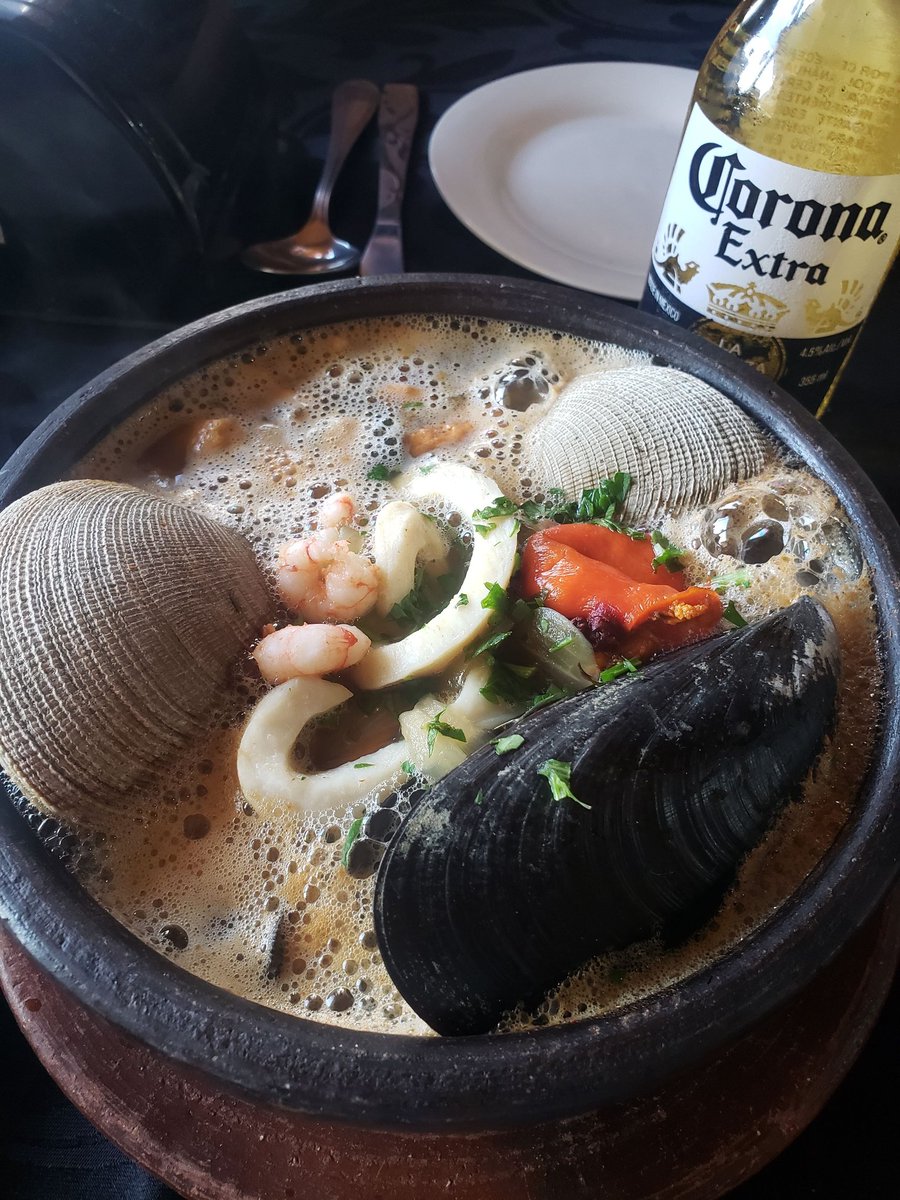 AlexaMasterChef's tweet photo. Que tengan un hermoso Sábado ❤️‍🔥 con las deliciosas de esta vida!! 🫶🏻 Hermoso Día..  
#GoodTrip | Paila de Mariscos 
_________________
#ASC #foodie 🧑‍🍳 #Alexander #MasterChefEcuador https://t.co/OXxfYbuIqF