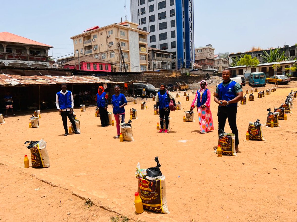 mmed_001's tweet photo. Another successful implementation today at the Regent Square Municipal primary school.
#ramadanfeedingproject
#DigitalIslam https://t.co/Vl2FwxeS4H