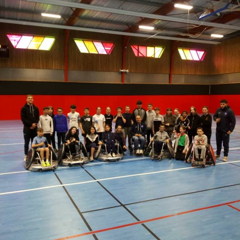 clguzerche's tweet photo. Dans le cadre de la Semaine Olympique et Paralympique, les élèves de 5emeA ont rencontré Jean François Ducay, athlète médaillé paralympique et ont pu échangé avec lui sur son handicap et sa carrière sportive. Ils ont ensuite pratiqué le rugby fauteuil et la boccia. https://t.co/dEiz8VvZRJ