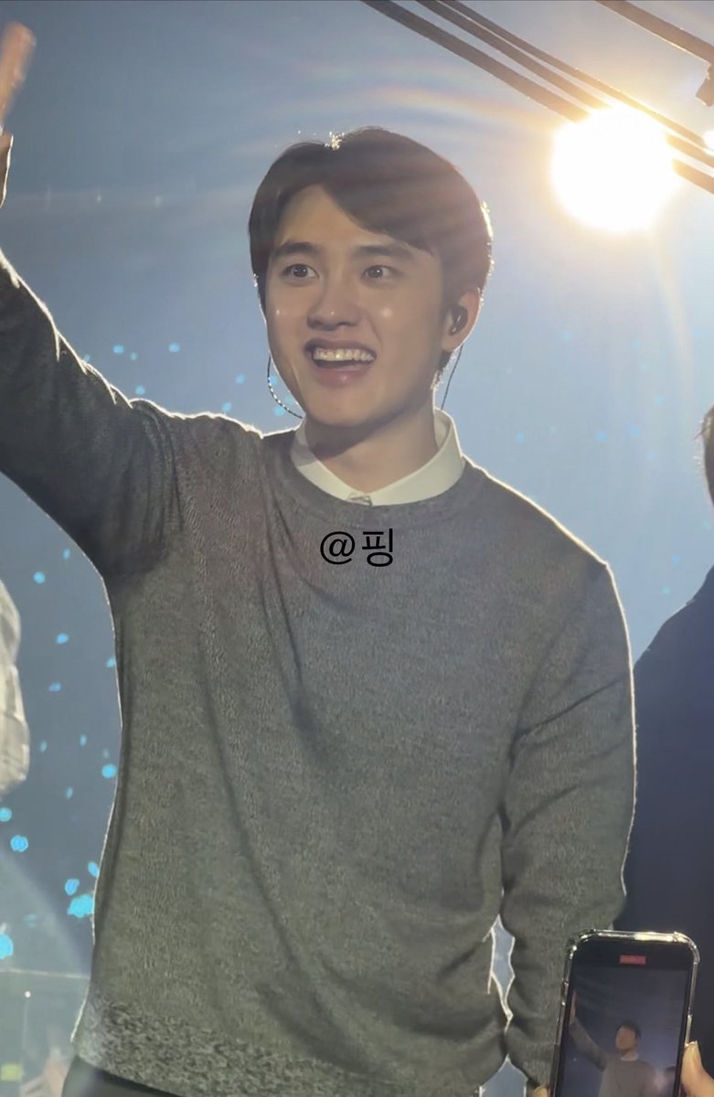 ksoosarchive's tweet photo. KYUNGSOO IS GLOWING https://t.co/uyP2UMBtrw