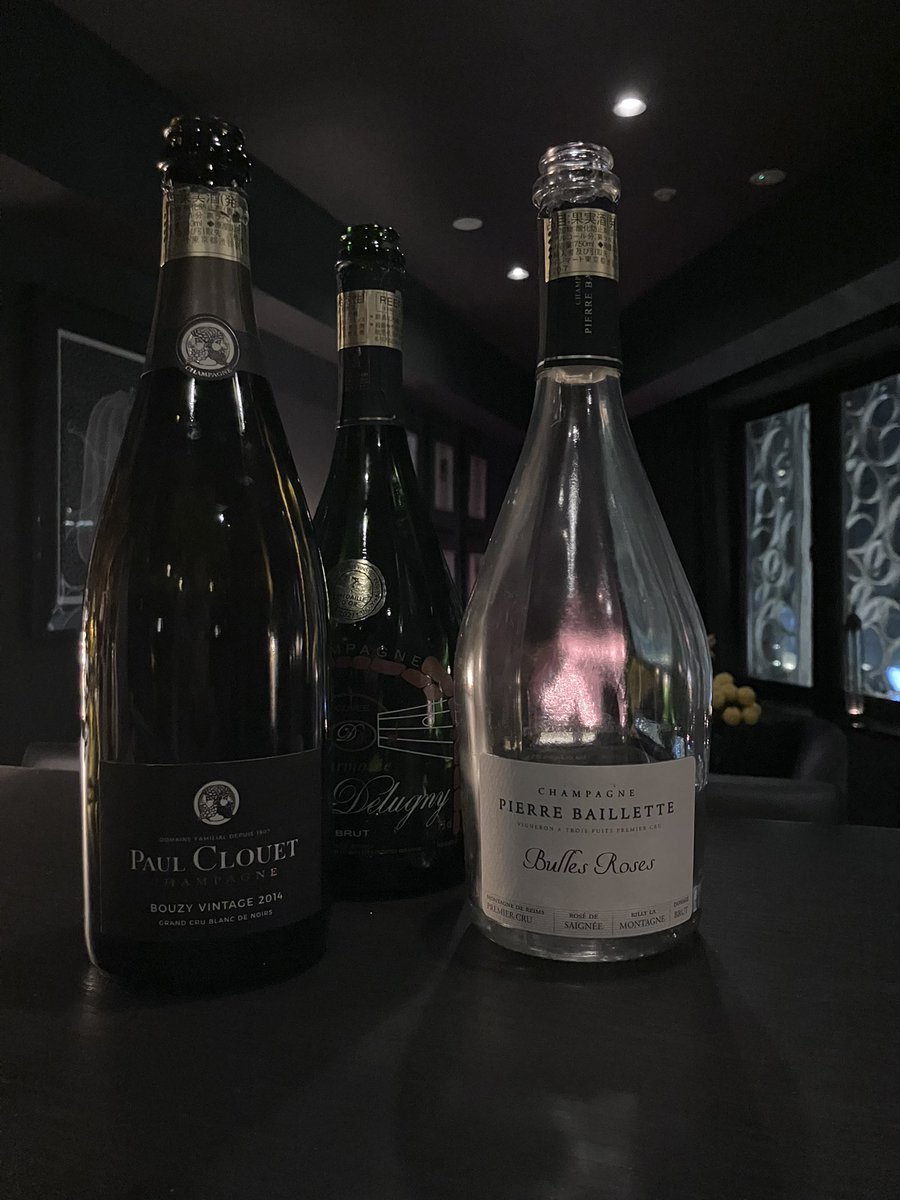 ChampagneBar312's tweet photo. はじめまして、
Champagne bar room 312です。
土曜日もコッソリ開いております🍾
オーナーYULI YULIのイチオシ
シャンパーニュはコチラ🍾🍾🍾
飲んだことない!泡をみなさまに
ご紹介いたします。
#Champagnebarroom312
#シャンパンバー
#ROOM312
#銀座シャンパンバー https://t.co/DsVq6mFJg8