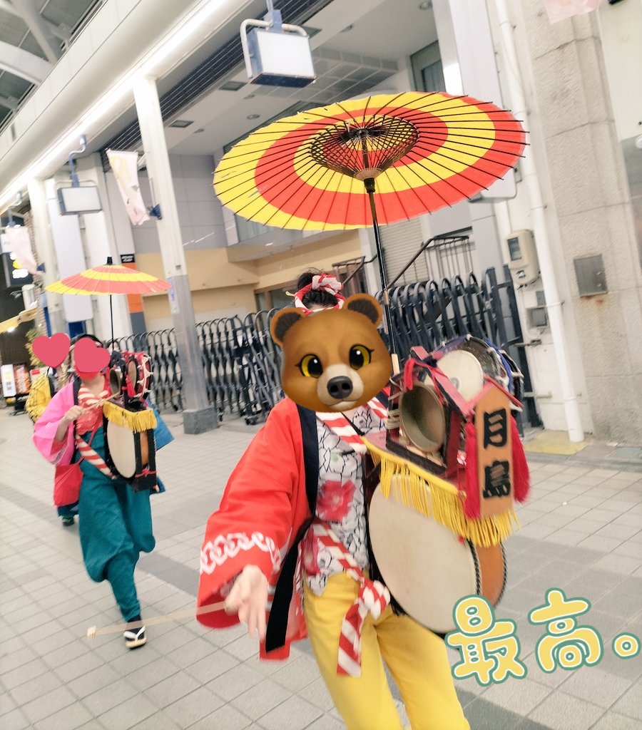 jmnacco13's tweet image. 映画終わって
＃TAPITAPI富山 
に向かう道中で
#チンドンコンクール
の可愛いお姉さんの
サジン📸撮ってたら
近付いてこられて
不審なボラへ４人組に
声掛けてこられて
まさかのアミさん🐻💜
なんて素敵な出逢いなの!!!
＃ARMYで良かった 💜