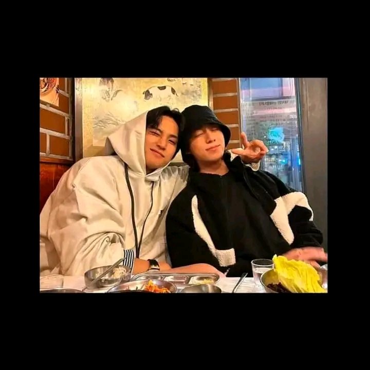 notaiae's tweet photo. the maknaes??? https://t.co/Zz8iObw6JD