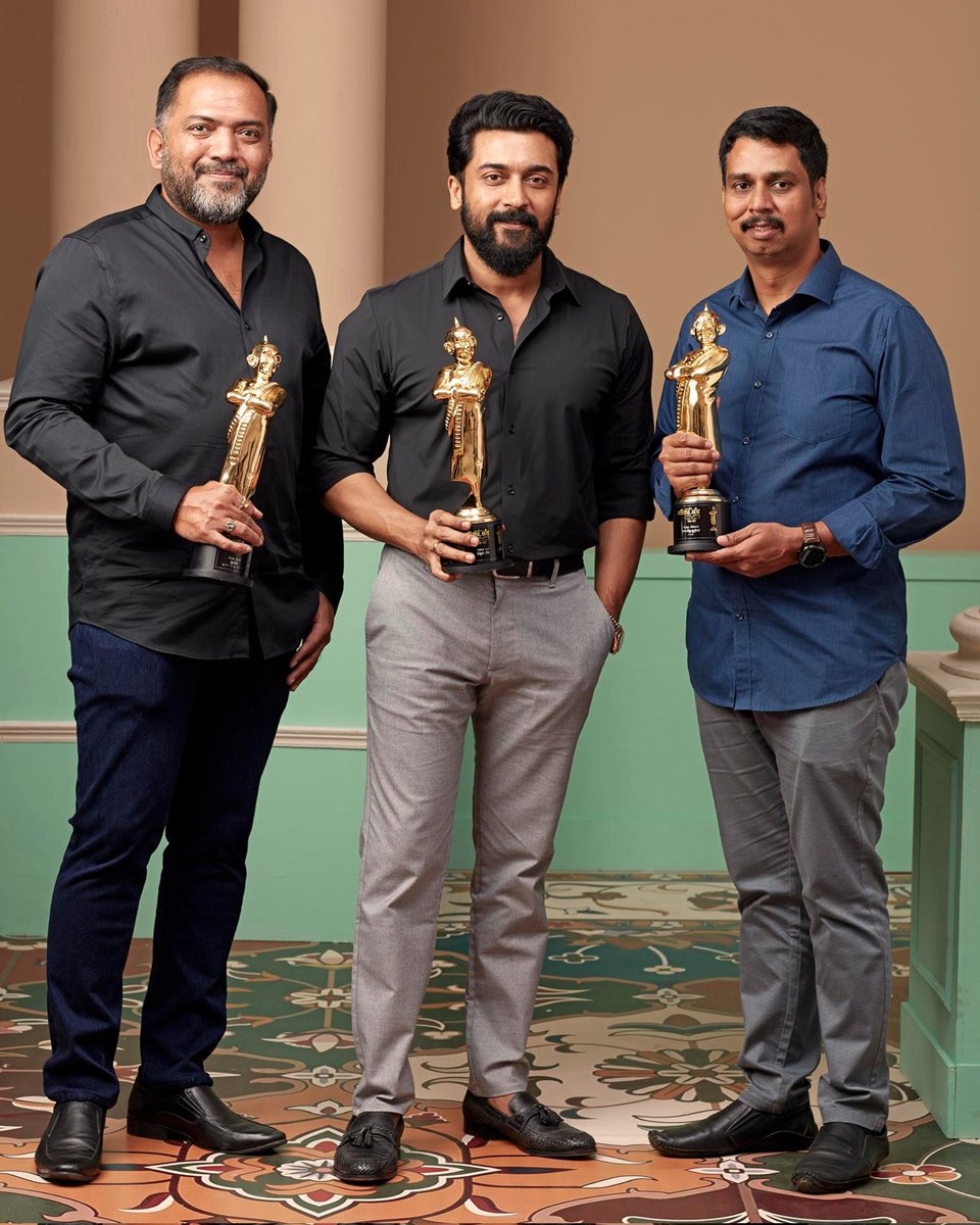 The Makers of #JaiBhim 🎬

#Suriya #TJGnanavel #RajsekarPandian #VikatanAwards @Suriya_offl