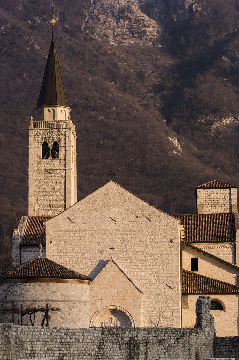 VisitFVG's tweet photo. 🐣 Antica tradizione nel giorno di Pasqua (anziché Pasquetta), a #Venzone la popolazione del paese si reca presso il Piano di S. Caterina per divertirsi con giochi, chioschi e musica popolare!
Info👉 https://t.co/DfcQ6bOZve

#iosonofvg #fvglive https://t.co/C87Ms1o24i