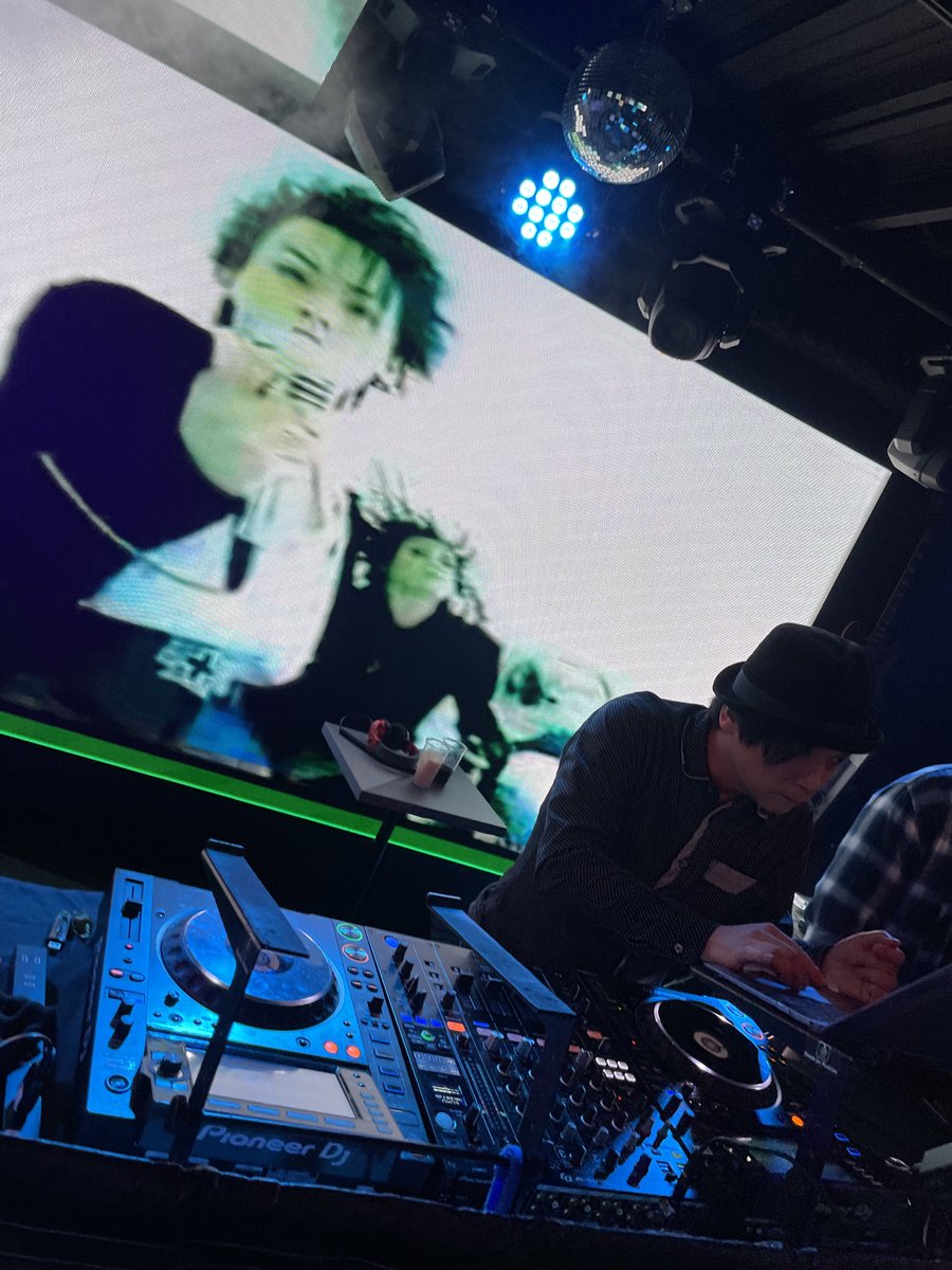 ykml1117's tweet photo. おやおや?lynch.にLUNASEAだな?
#FANROCK https://t.co/EfJ1BA7TF1
