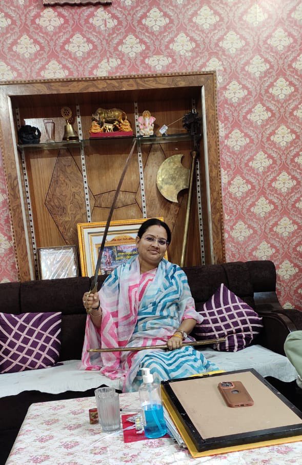 AartiBh52709002's tweet photo. क्या ब्राह्मण होना बहुत बड़ा अपराध है@ashokgehlot51 । क्या आपके नेताओ की नाजायज़ बातें नहीं मानना , उनकी ग़ुलामी पसंद नहीं करना, ओर किसी नेता का समर्थक होना बहुत बड़ा अपराध है । ओर अगर है भी तो मुझे गर्व है मेरे ब्राह्मण होने पर @followsushil ।
मै अगर अपराधी हूँ तो मुझे जेल मै ही क्यू नहीं डाल देते या फाँसी की सजा ही क्यू नहीं दे देते@RajGovOfficial अब क्या इंतज़ार आपको मेरी आत्महत्या करने का है@RajCMO मुझे पूरा जान से मार देने का भी डर है शायद नेता जी मरवा ही दे पूरी ज़िम्मेदारी नेताजी की ही होगी@maheshsharmacm @rameshmeena63 @sharatjpr @1stIndiaNews @ZeeNews