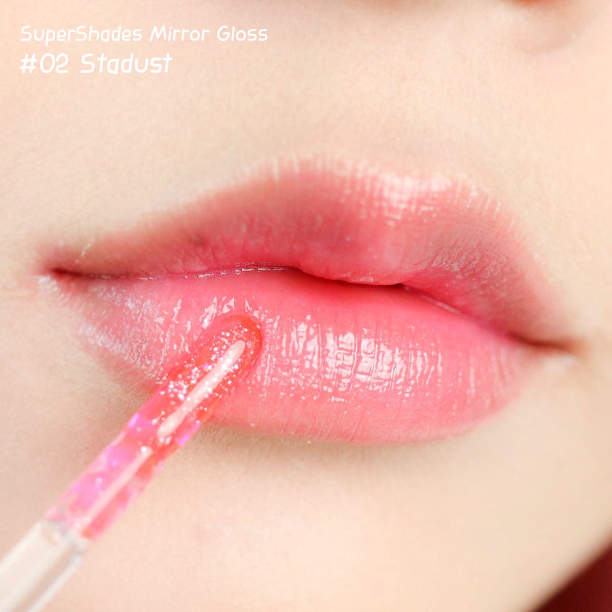 ZeibabReview's tweet photo. สวยไม่ไหววว✨กลอสเปลี่ยนสี ตามค่า PH เจ้าแรก SuperShades Mirror Gloss ทาแล้วจะมีความเย็นๆปาก กลิ่นหอมละมุน ทาแล้วปากตะมุตะมิมาก เนื้อดีมาก ไม่เหนียวเกินไป เราทาสี 02 Stadust ออกสีชมพูละมุนมีกลิตเตอร์เพิ่มความฉ่ำด้วย พอความวาวเขาหมดสียังติดทนอยู่เด้อ🥰 #mirrorgloss #สวยบอกต่อ https://t.co/u3298CMgFP