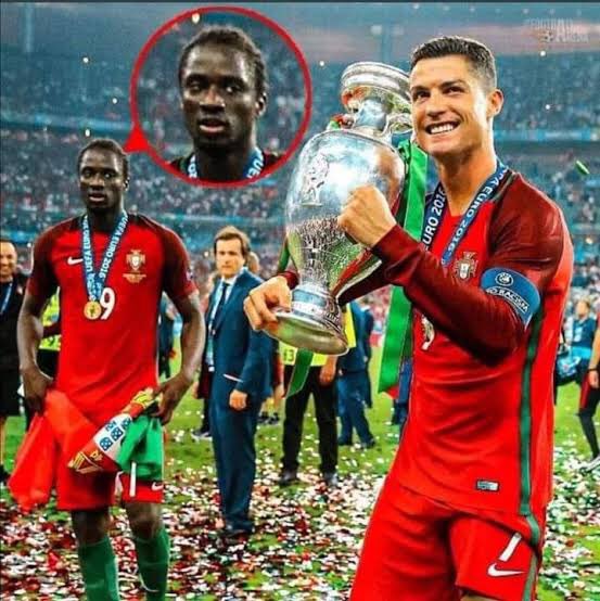 impishpain's tweet photo. @FcB_Z4YN7 why is eder looking at Ronaldo like that💀😓 https://t.co/8duw894A8w