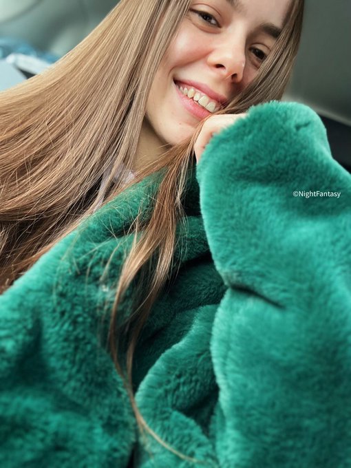 My first green fur coat 💚 #camgirlِ https://t.co/AIeKoEEumx<a href="/tag/camgirl%D9%90"class="tags">#camgirlِ</a>