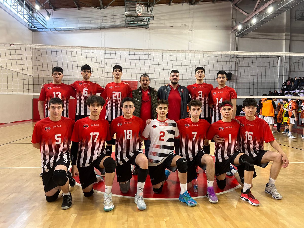 sportotosk's tweet photo. 🏐Çankırı’da düzenlenen Türkiye Şampiyonası grup müsabakalarında küçük erkek takımımız dün Bartın Orduyeri GSK’yı 3-0, bugün ise Çankırı Birlik Spor’u 3-1 mağlup etmiştir. 
👏🏻Takımımızı tebrik eder, başarılarının devamını dileriz.

#sportoto #sportotosk #sportotoskvoleybol https://t.co/bKjRbRjt5y