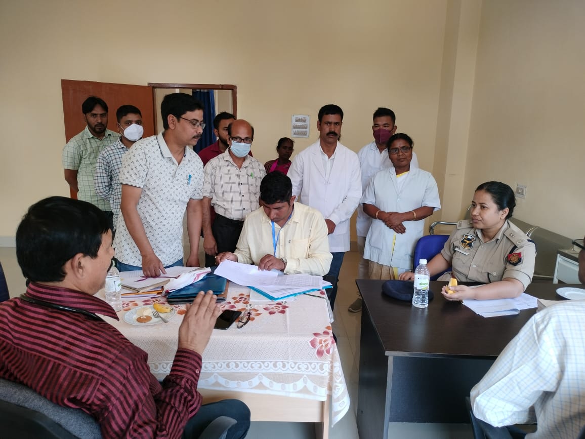 BongaigaonNhm's tweet photo. External evaluator Smt.  Luna Sonawal, ACS Addl. SP  BONGAIGAON has conducted Swasthya Sewa utsav #SSU at Srijangram Model Hospital Bongaigaon @nhm_assam @keshab_mahanta @dcbongaigaon @KarunaBrahma21 https://t.co/f2hya3uufg