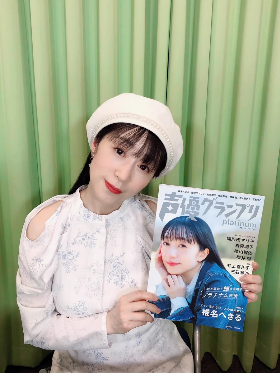 う*ん様 椎名へきるデジタルサイン入りクリアポスター FtMFOxIaAAA0RT-?format=webp&