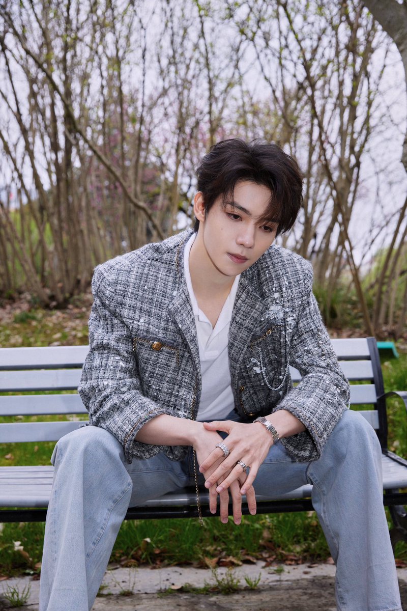 roseyizhou's tweet photo. Luo Yizhou’s look for the TV Drama ceremony 💚
©️ 罗一舟工作室
#LuoYizhou #罗一舟  #หลัวอีโจว https://t.co/C7v0PNlPcQ