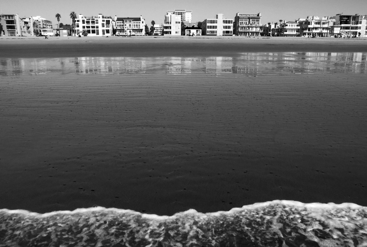thejourneypwp's tweet photo. GM From Venice Beach
VENICE RECEDING
Venice Beach, CA (2010)
copyright © Peter Welch
#nftcollectors #NFTartwork #NFTProject #peterwelchphoto #thejourneypwp #photography #blackandwhitephotography #blackandwhite #Recede #OceanTide #VeniceBeach #Waves #Beach #LA #Beachfront https://t.co/zOBFtZYf6u