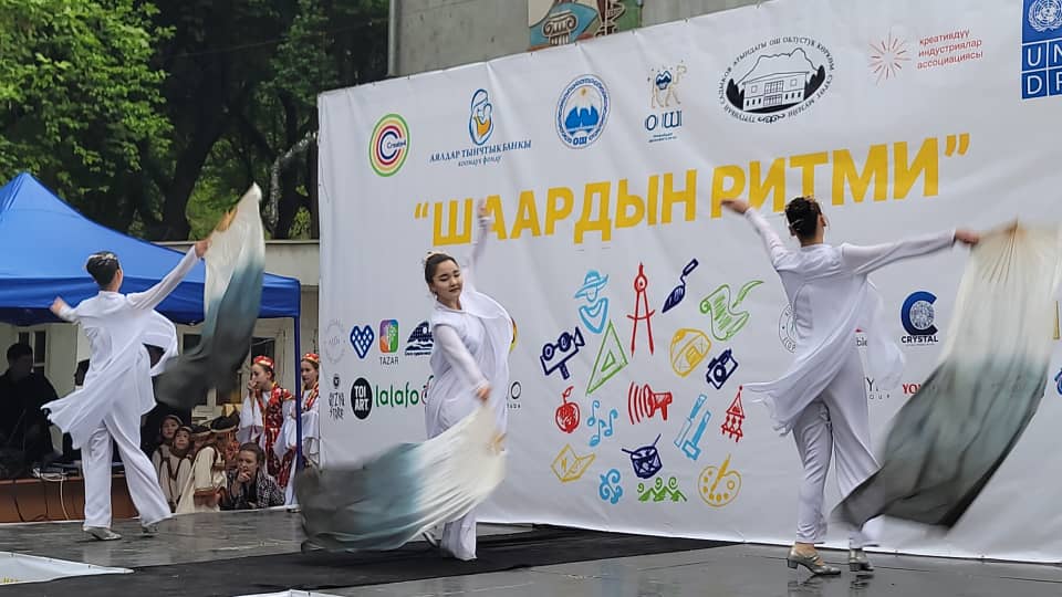 undpkg's tweet photo. Through creative festivals, like the one @undpkg leads #today in Osh🇰🇬, we try to unite local youth through creativity for a peaceful and constructive life🕊️
#artpeacebuilding #youthforpeacebuilding #socialcohesion #create4 #create4osh #art4peace #ЖаштарТынчтыкка https://t.co/pORfk03DlW