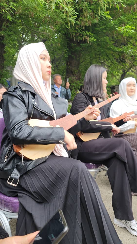 undpkg's tweet photo. Through creative festivals, like the one @undpkg leads #today in Osh🇰🇬, we try to unite local youth through creativity for a peaceful and constructive life🕊️
#artpeacebuilding #youthforpeacebuilding #socialcohesion #create4 #create4osh #art4peace #ЖаштарТынчтыкка https://t.co/pORfk03DlW