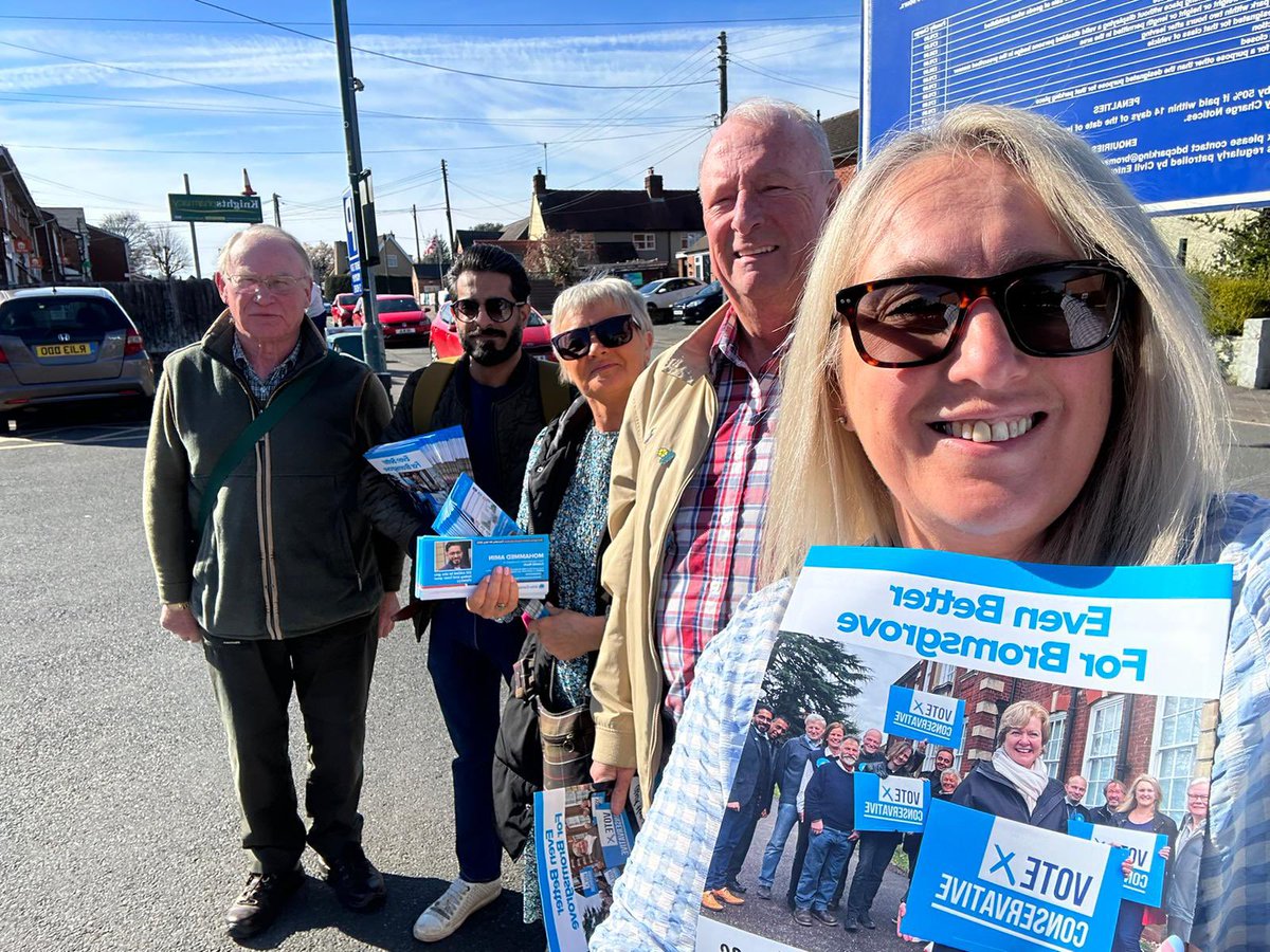 Out campaigning in Catshill this morning for Amin, a successful local businessman who wants to give something back by bringing more investment and prosperity to our area. 

indd.adobe.com/view/5cd2b429-…