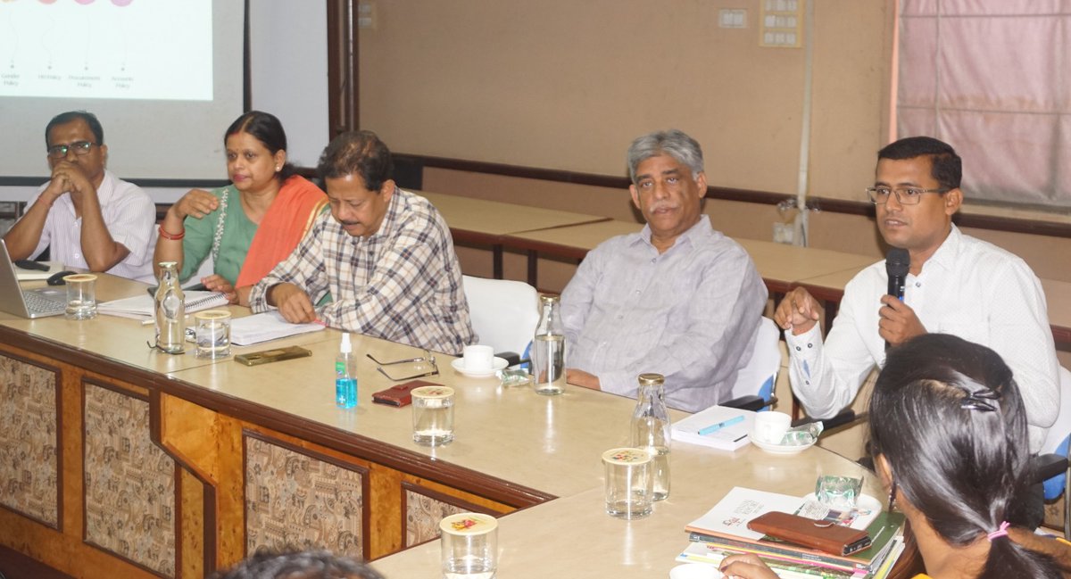 CYSDOdisha's tweet image. Amazing experience to have an interactive session with 31 enthusiastic OAS Probationers (2019 Batch) at #CYSD on April 6, who are undergoing training at  #GopabandhuAcademyofAdministration, Odisha 
Topic: #CollaborativeFramework between Govt &amp;amp; CSOs Functioning of CSOs in Odisha