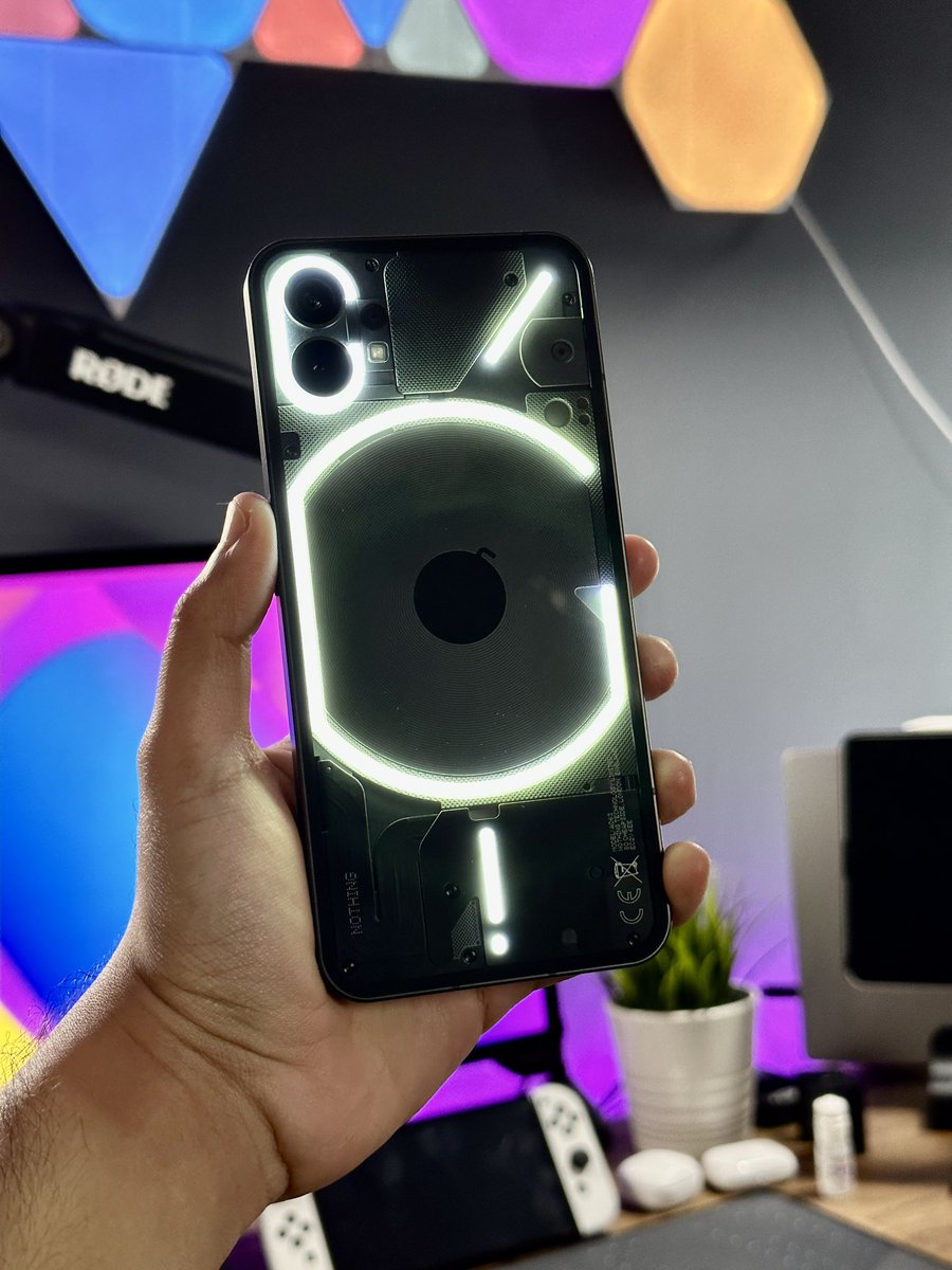 RamalMediaX's tweet photo. Following the latest OS update, the animations on the @Nothing phone (1) are some of the smoothest I have ever experienced on an Android phone…

Like seriously, somehow they made it come dangerously close to Pixel animations… whatever they’ve done, it feels extremely polished! https://t.co/3fB4AO3vD0