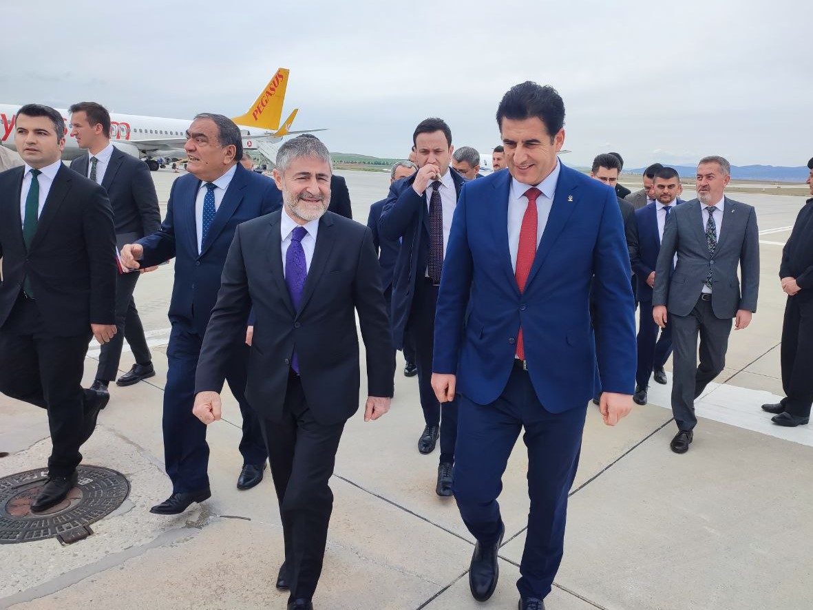 akpartidenizli's tweet photo. İl Başkanımız Sayın Yücel Güngör ve yönetim kurlu üyelerimiz, ziyaret ve temaslarda bulunmak üzere şehrimize teşrif eden Hazine ve Maliye Bakanımız Sayın Dr. @NureddinNebati'yi havalimanında karşıladılar.

Ege'nin vizyon kentine hoş geldiniz...🐓 https://t.co/bZgMxltjiU