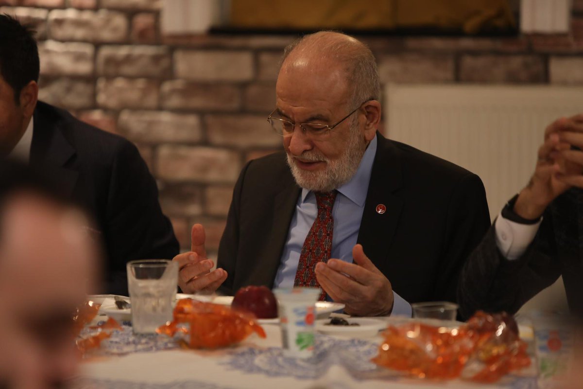 MGKitapKahve's tweet photo. Genel başkanımız Sayın Temel KARAMOLLAOĞLU ve Konya Milletvekilimiz Abdulkadir KARADUMAN Bey'in Katılımlarıyla #Askıdaİftar Programımızı Gerçekleştirdik. https://t.co/BN3nehr44Z