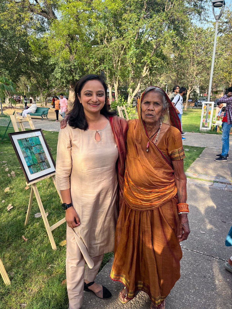 TriptiShuklas's tweet photo. In frame :
@pbhushan1 sir
Swapna Liddle Mam 
Padma Shri Jadhai bai Baiga 
@gurrjag @wandering_shuv https://t.co/Uku7S6SiFB