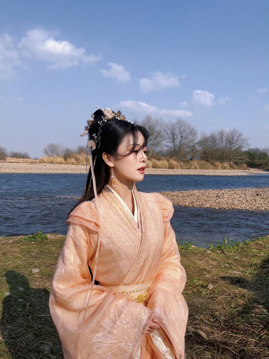 dramapotatoe's tweet photo. #BaiLu’s team shares behind the scene snaps from #TillTheEndOfTheMoon filming

More - https://t.co/wC1spxjmrW https://t.co/RwW4L1S6rv
