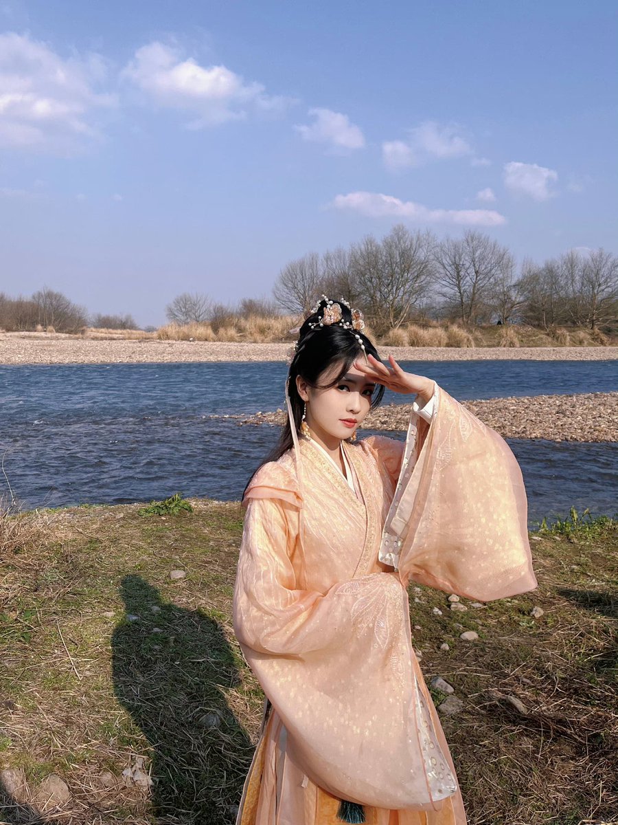 dramapotatoe's tweet photo. #BaiLu’s team shares behind the scene snaps from #TillTheEndOfTheMoon filming

More - https://t.co/wC1spxjmrW https://t.co/RwW4L1S6rv