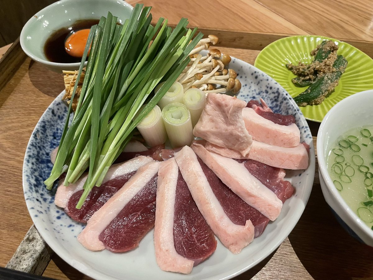 Flyingace773's tweet photo. ランチで食べた鴨すきがあまりにも美味しかったので春のゴルフウェアと新しいスマートウォッチを買いました。ただいまです。
#飯テロ #鳥玄 #昨日の夜も鶏料理 #なかもぐろ🦆 #StANDREWS #GARMIN #VENU2PLUS #博多阪急 https://t.co/AcF0TSwe7X