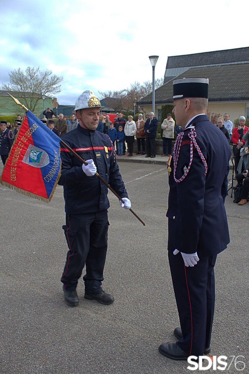 Sdis76's tweet photo. 🇨🇵 Prise de commandement aujourd'hui au centre de secours de #Servaville par l'adjudant Mickaël L. Félicitations !
Il succède au regretté capitaine José P. à qui un vibrant hommage a été rendu.
👏🏻Bravo aux femmes et aux hommes du centre pour leur #Engagement !

📷 F. Rebischung https://t.co/q0tID00Y1J