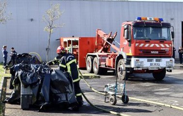 ThierryGautreau's tweet photo. [Brevet de JSP 2023] 🚒🚒
UDSP44/SDIS44 GSE

40 JSP encadrés par 40 animateurs. Une épreuve aquatique, l'endurance cardio respiratoire, l'évaluation de la force des membres supérieurs et mise en œuvre des matériels, protection des personnes, des biens et de l'environnement. https://t.co/BtQUw6sprU