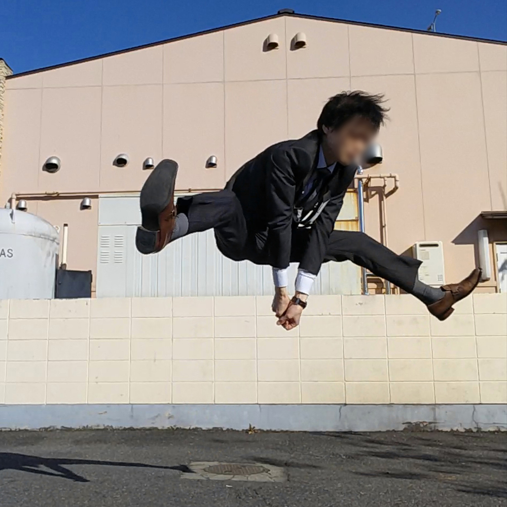 konomuraZ's tweet image. インスタ再掲第８弾。 
スーツでジャンプ。    

#そうだスーツ着よう 
#drawingreference