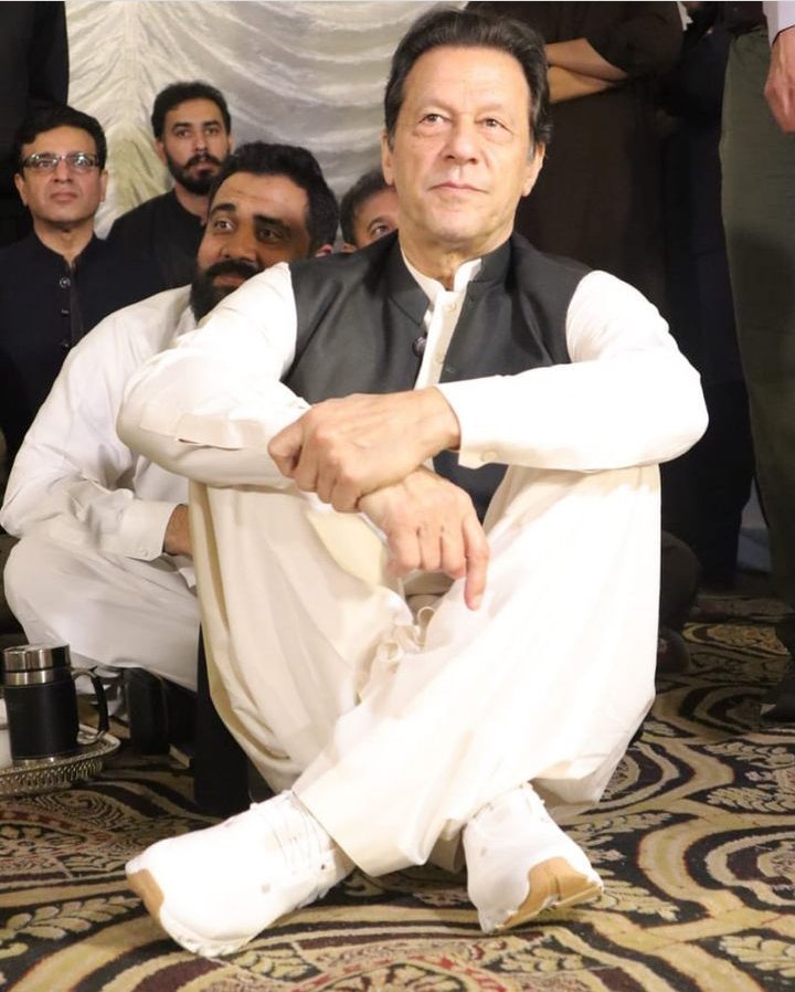 Manahil_Sarosh's tweet photo. کسی کی ہمت نہیں ہماری پرواز میں لائے کمی
ہم پروں سے نہیں حوصلوں سے اڑا کرتے ہیں ❤️
#support_IK https://t.co/BdlipXqOGH