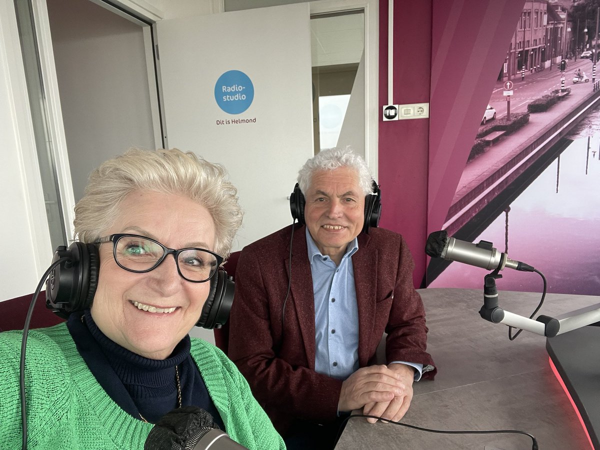Marijscheepens's tweet photo. Samen met Cor van der burght te gast bij  Helmond actueel bij Radio @DitisHelmond  
#helmondopzijnbest https://t.co/Axiocz91Xp