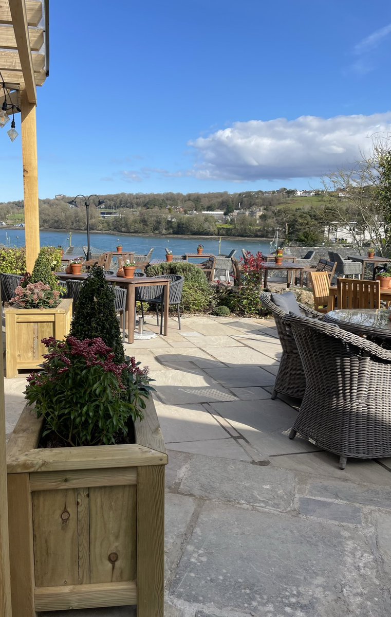 The beautifully refurbished #VictoriaHotel #MenaiBridge which opens on 12th April Book your room or table here: chefandbrewer.com/pubs/gwynedd/v… #Anglesey #YnysMôn