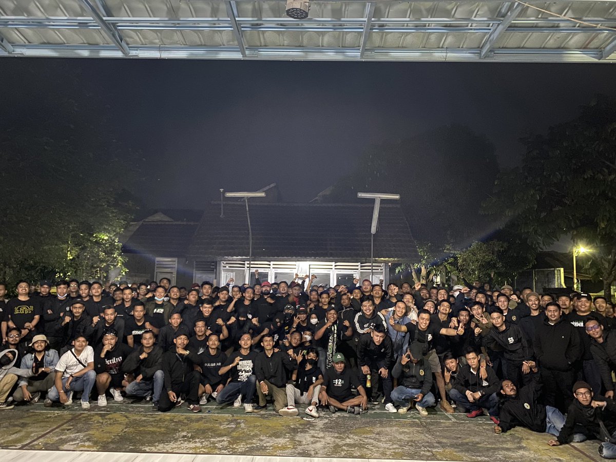7/04/23 match home akhir musim, pss melawan Bali united ternyata juga sebuah Saksi perpisahan bagi kita di dalam satu wadah dengan sejarah &amp; cerita di balik kehebatan sebuah nama yang sudah tidak asing lagi di telinga. 𝐒𝐭𝐢𝐥𝐥 𝐆𝐫𝐞𝐞𝐧 𝐔𝐧𝐭𝐢𝐥 𝐓𝐡𝐞 𝐋𝐚𝐬𝐭 𝐑𝐞𝐛𝐞𝐥.